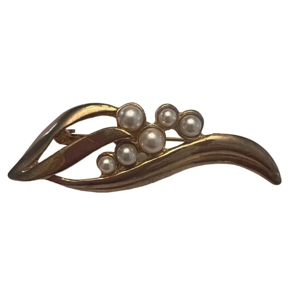 Vintage 60s-70s Faux Pearl Brooch Pin Gold Tone